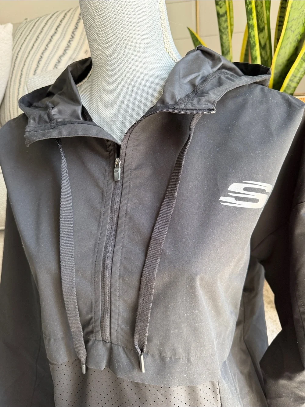 Skechers preowned never